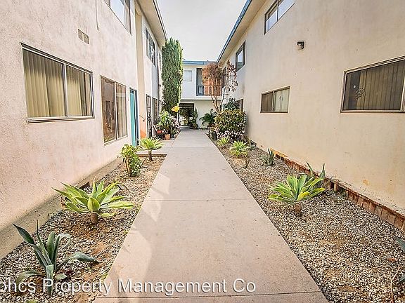 3rd image of 919 S Flower St APT 06