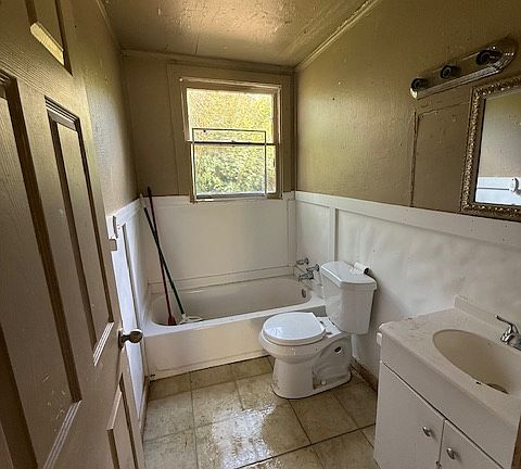 4th image of 5818 Comish Dr