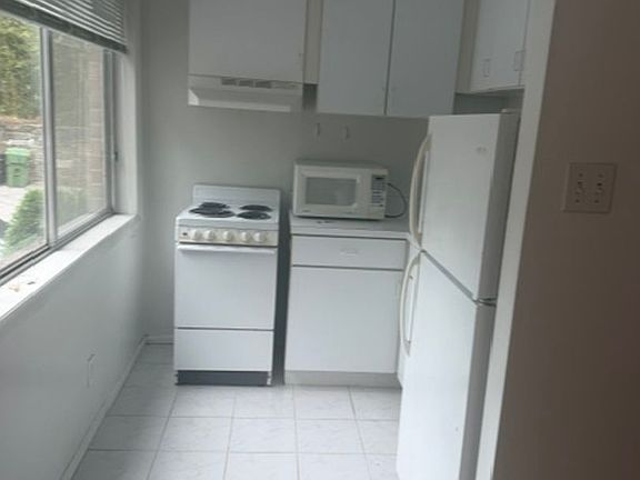 4th image of 4455 Macarthur Blvd NW