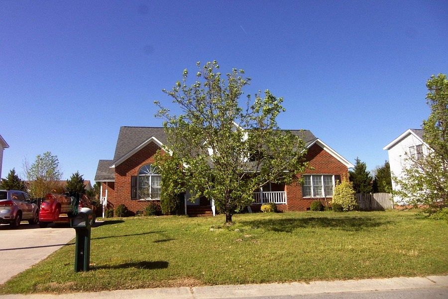 1st image of 203 Pin Oak Ct