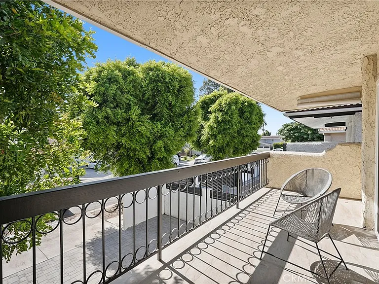 6221 Mammoth Ave — Photo 26