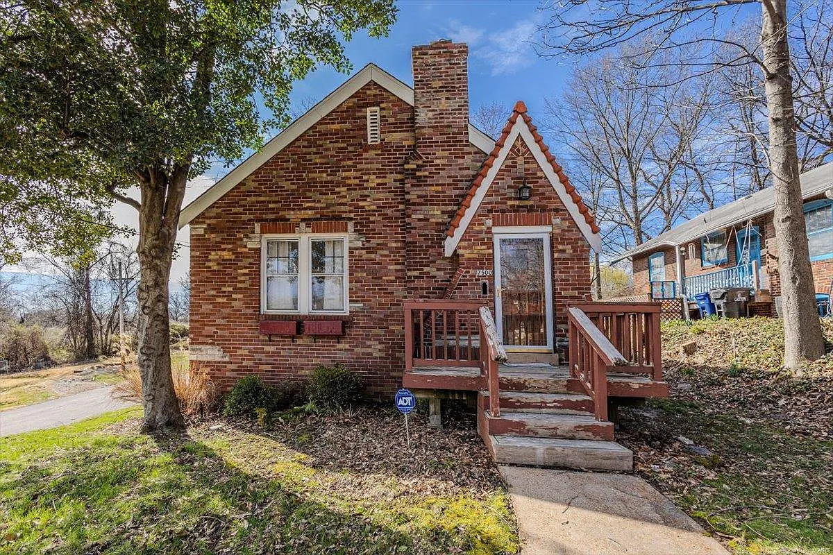 7500 Liberty Ave photo 1