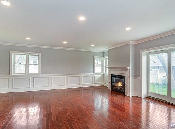 5th image of 134 E Ackerman Ave