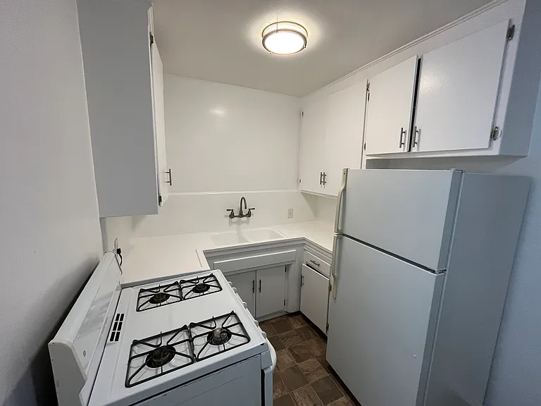652 Veteran Ave — Photo 126