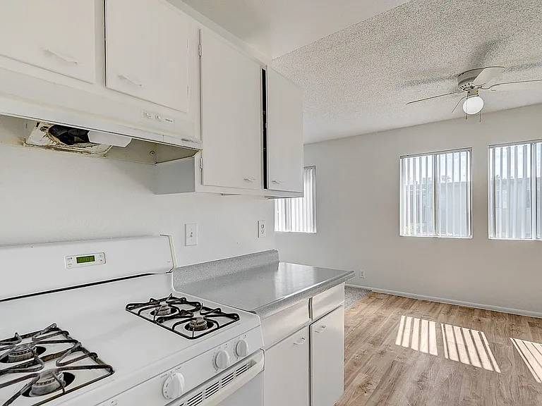 4805_Heidi St_unit 15-13