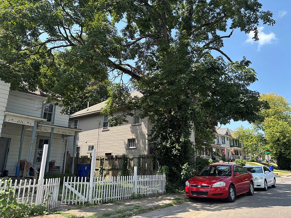 2nd image of 224/226 N Mulberry St