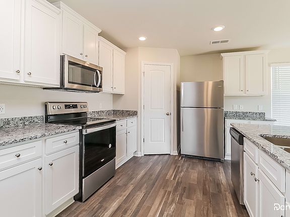 4th image of 592 Belcaro Dr