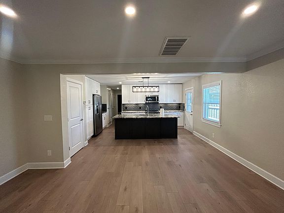 4th image of 1530 10th Ave N #1530