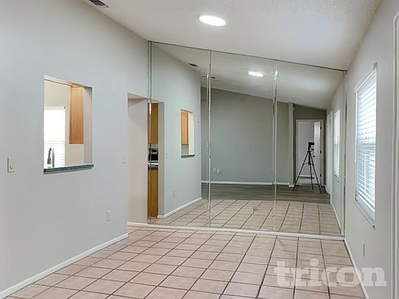 5th image of 4611 S Country Hills Ct