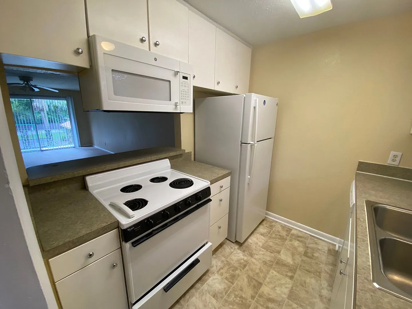 Creekside 2 bedroom 2 bath Condo Available mid September! — Photo 4