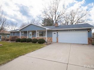1106 S Main St, Washington, IL 61571