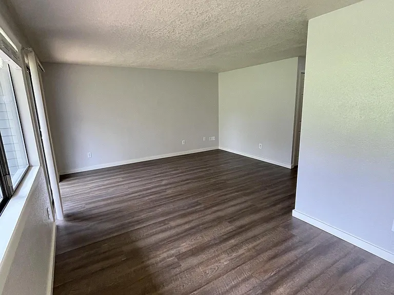 3925 NW Walnut Pl — Photo 8
