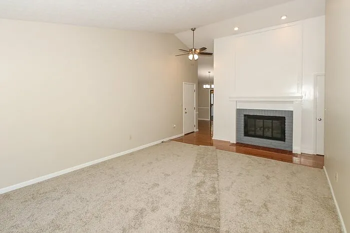 3 bed, 2.0 bath, 1296 sqft, $2,050 — Photo 3