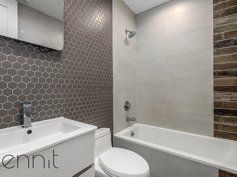 1031 Montgomery St #4R — Photo 4