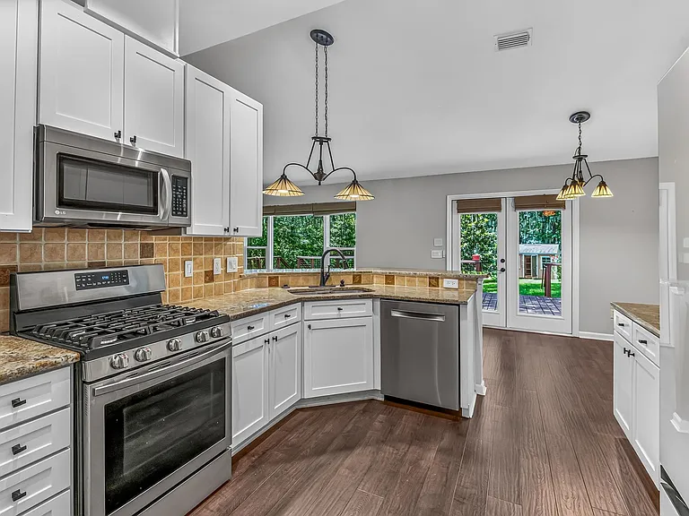 6326 Glasgow Dr — Photo 20