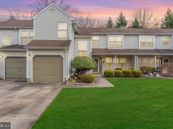 17 Evergreen Dr, East Windsor, NJ 08520