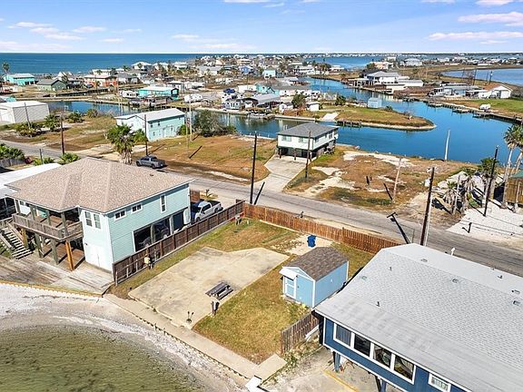 4th image of 614 Copano Cove Rd