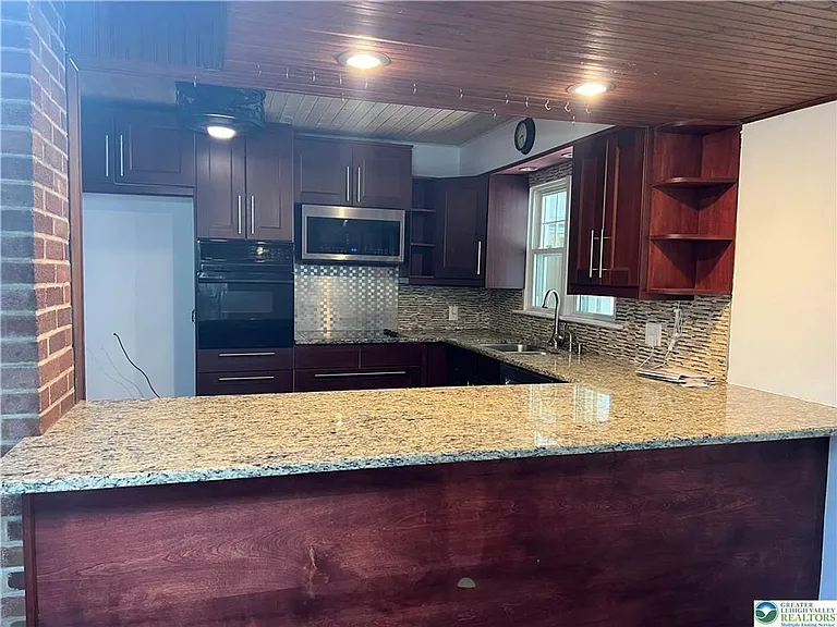 2401 Lawnherst Ave — Photo 11