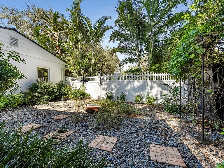 5100 SW 75th St — Photo 34