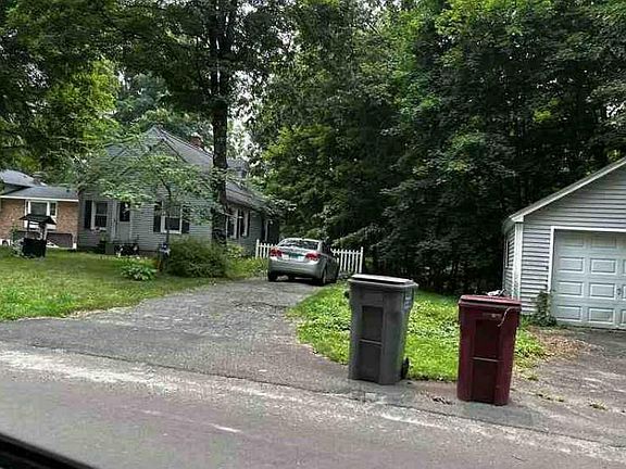 3rd image of 130 E Waterbury Rd