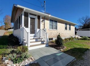 33 Sakonnet Dr, Portsmouth, RI 02871