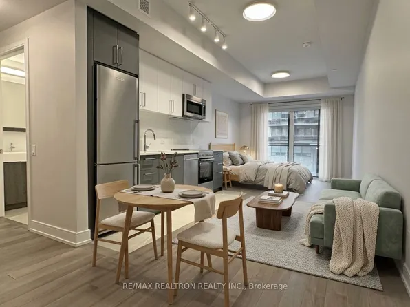 2525 Bathurst St #202, Toronto, ON M6B 2Y9