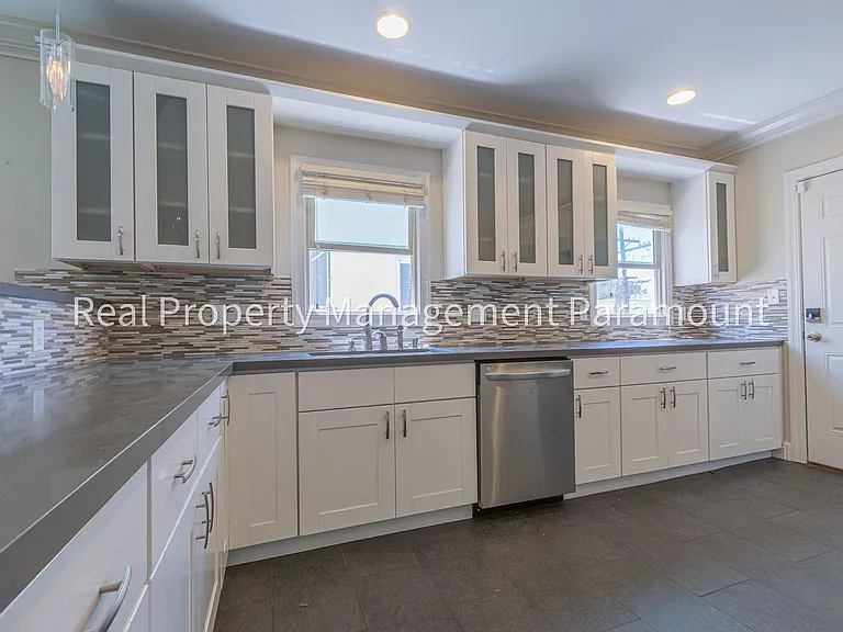 1925 South Harcourt Avenue, — Photo 8