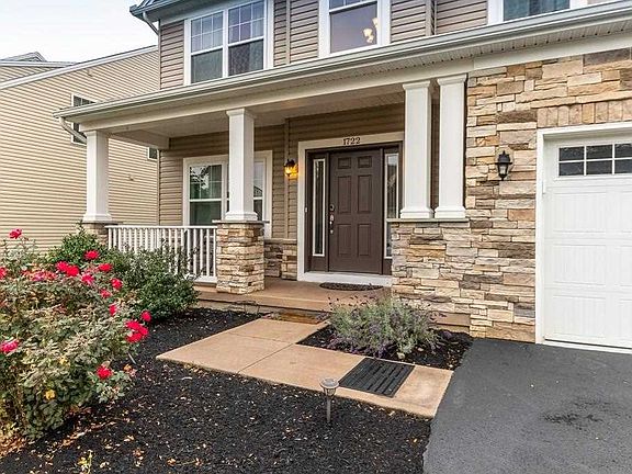 3rd image of 1722 Woodledge Dr