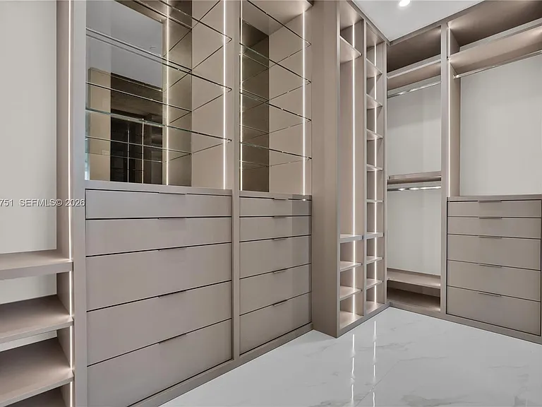 700 NE 24th St #Penthouse 5801 — Photo 26