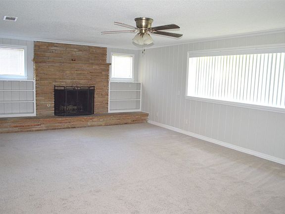 4th image of 821 Lynda Dr
