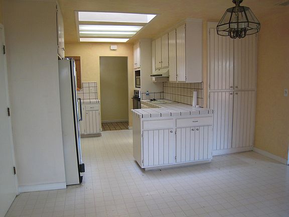 3rd image of 815 Londonderry Dr