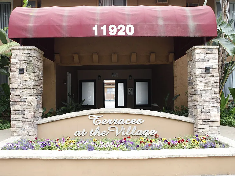 CHA - Terrace at the Village — Photo 9