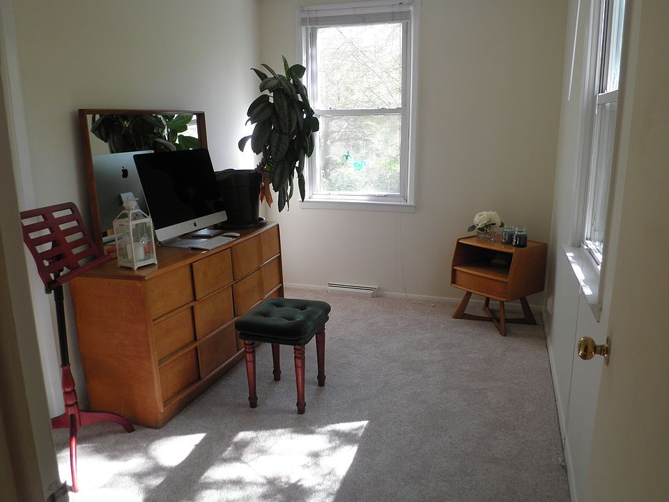 2nd image of 15 Valley Rd