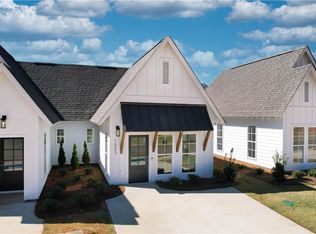 1053 Burrow Cir, Opelika, AL 36801