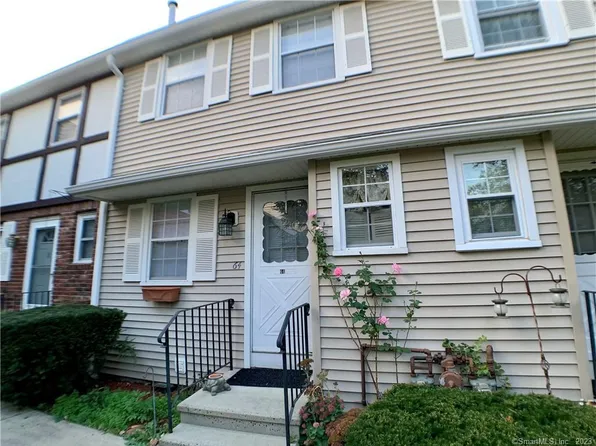 64 E Gate Ln Unit 64, Hamden, CT 06514