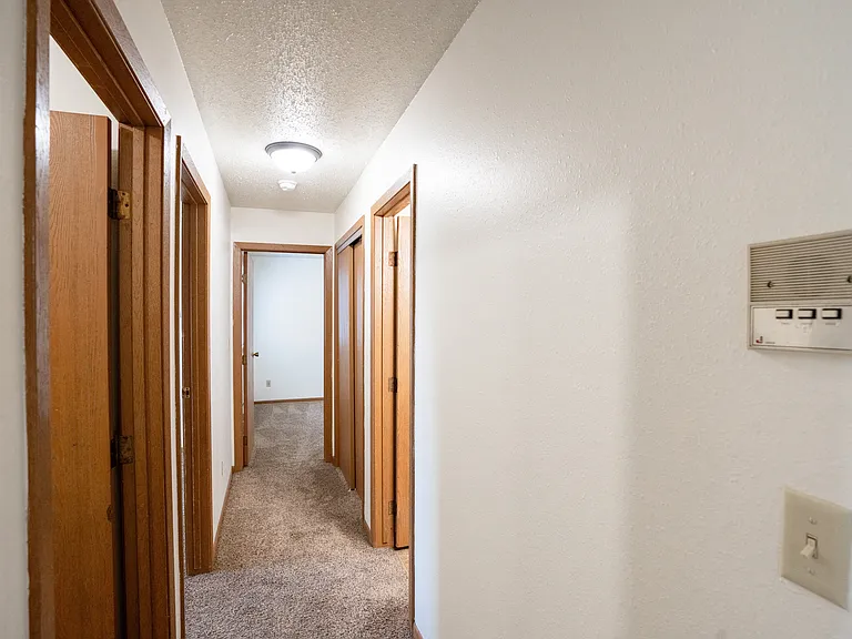 Fargo, ND Cedar Pointe Apartments | Hallway