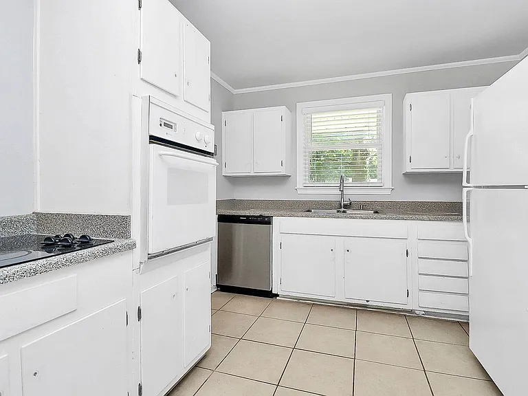 228 Seneca Pl — Photo 15