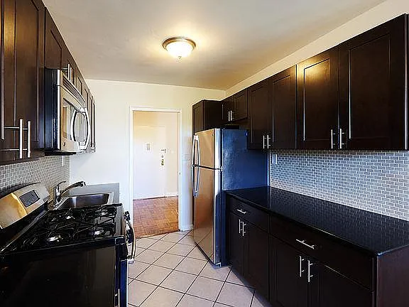 Riverview Towers — Photo 2
