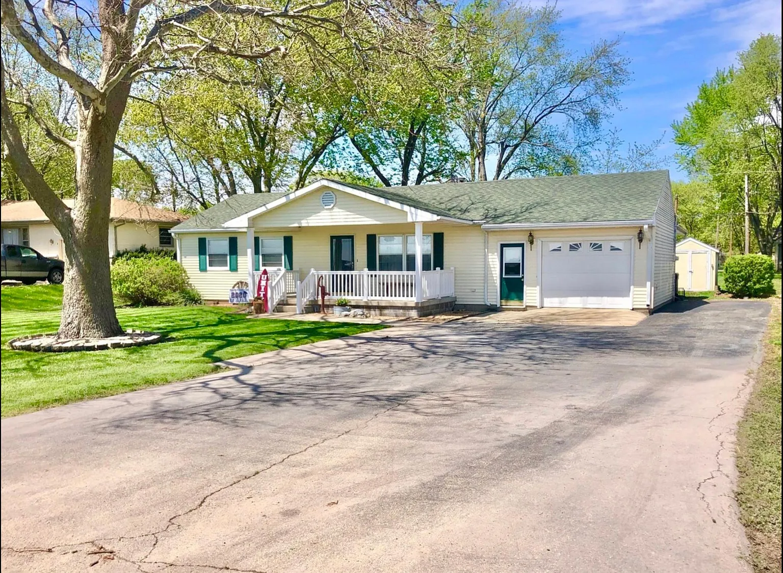404 E Benham St photo 1