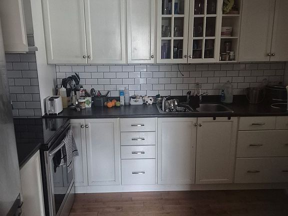 5th image of 21 Camden Ct
