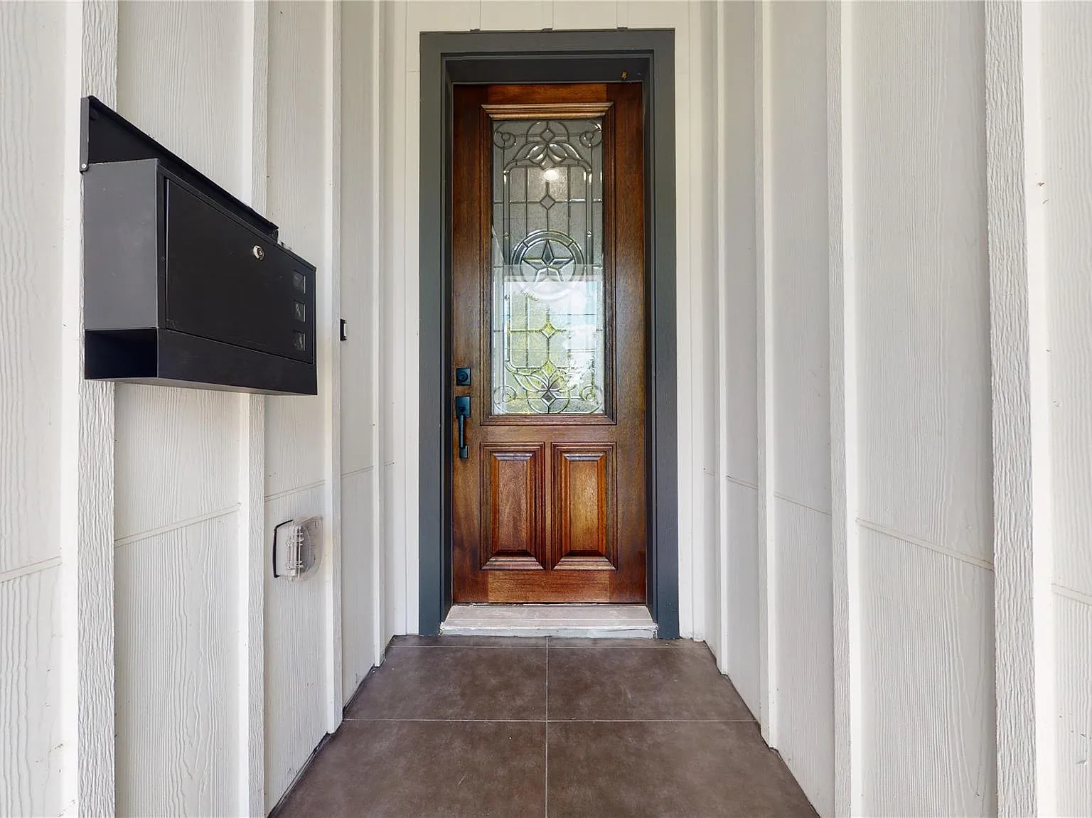 3 bed, 2.5 bath, 2011 sqft, $3,000 — Photo 3