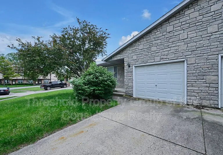 5809-5811 Pepperwood Ct #5809 — Photo 21