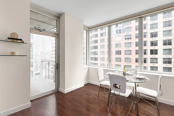 Rented by Compass | media 25