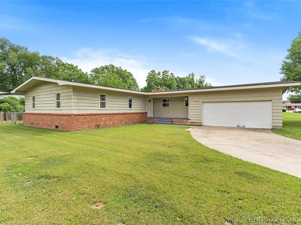 801 SE 11th St, Pryor, OK 74361