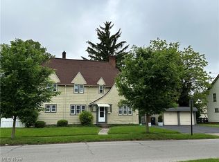 1989 Revere Rd, Cleveland Heights, OH 44118