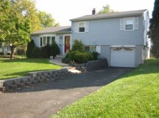 22 Timberline Dr, Fanwood, NJ 07023