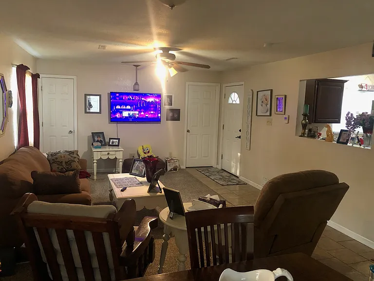 911 Ash St — Photo 14