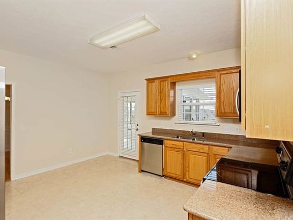5th image of 228 Spirit Hill Cir