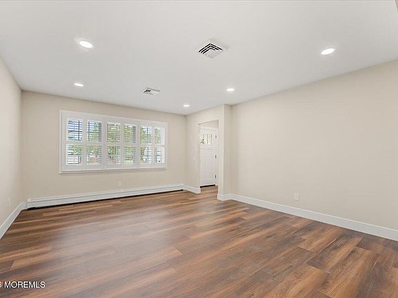 3rd image of 69 Brakenbury Drive