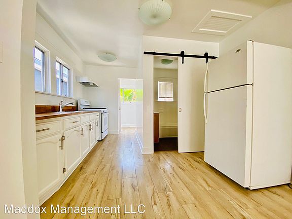 5th image of 702 1/4 W 42nd St #7488788